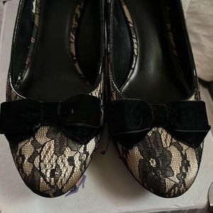 Lace bow kitten heels